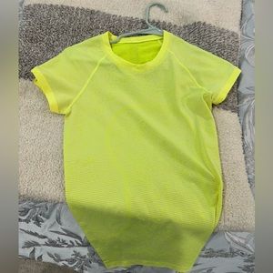Lululemon swiftly tech shirt size 4
